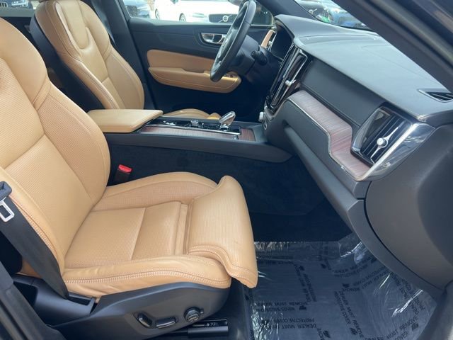 Certified 2023 Volvo XC60 B6 Ultimate w/ Protection Package Premier image 19