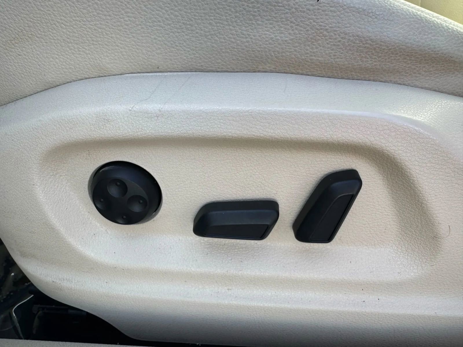 Used 2016 Volkswagen Tiguan SE image 27