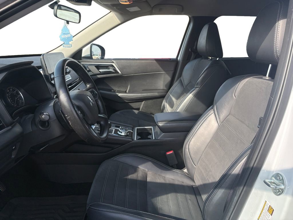 Used 2024 Mitsubishi Outlander SE image 9