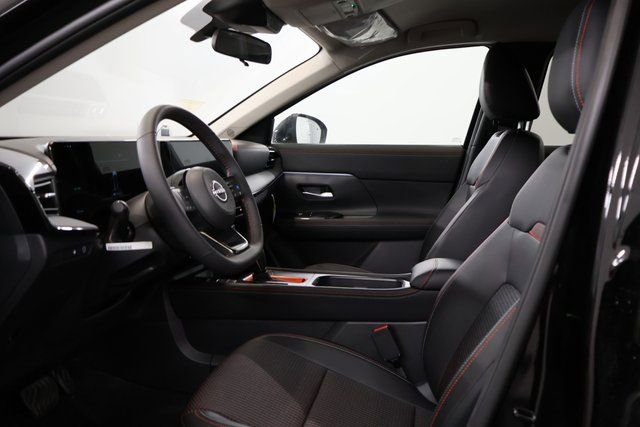 New 2026 Nissan Kicks SR w/ Cold Weather Package FWD image 9