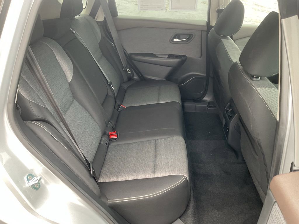 Used 2022 Nissan Rogue SV image 19