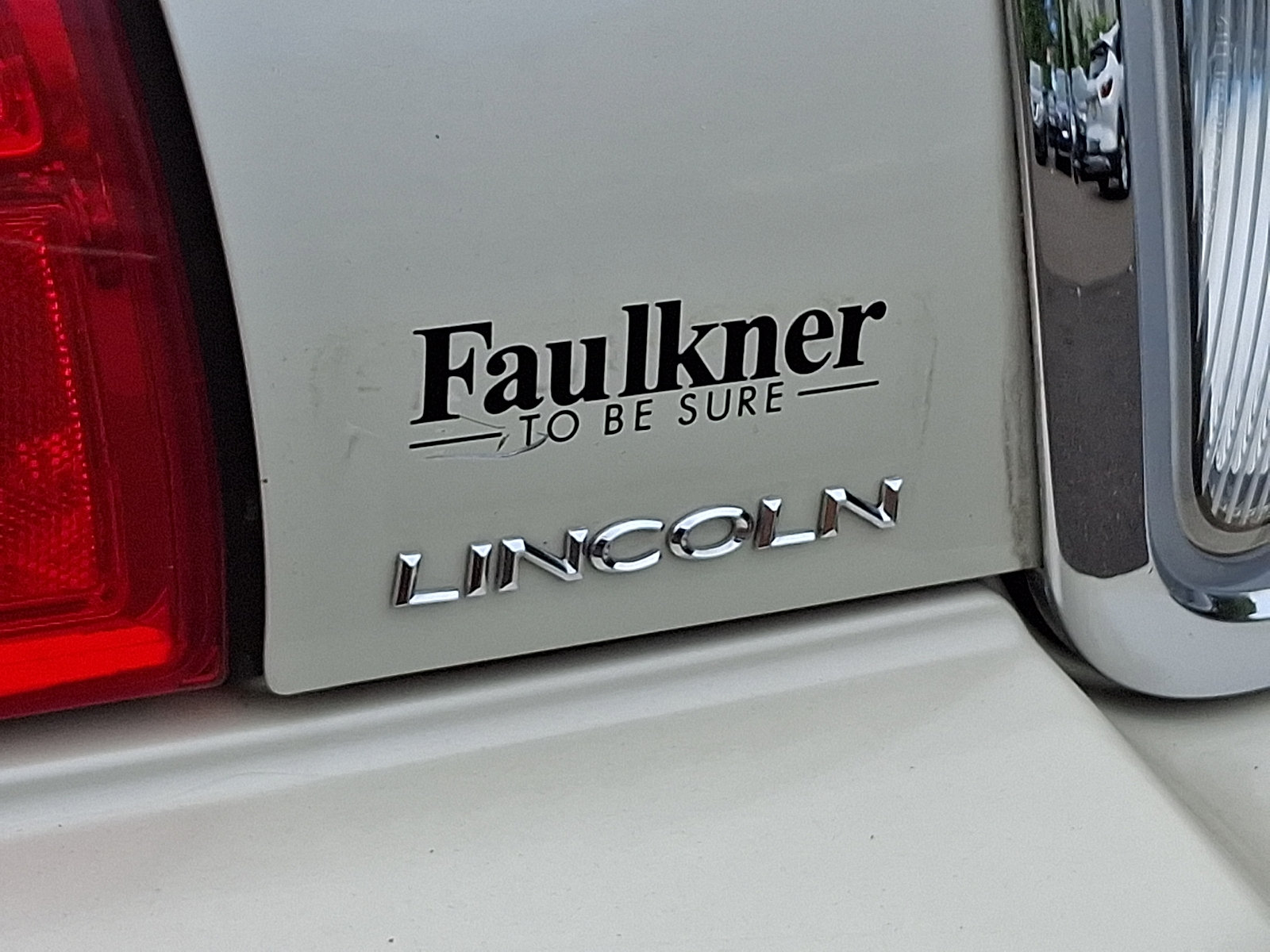 Used 2004 Lincoln Town Car Ultimate RWD image 27