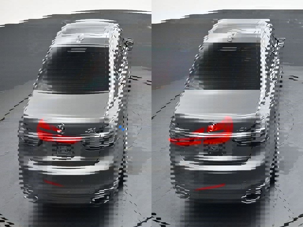 Used 2018 BMW 740i RWD image 20