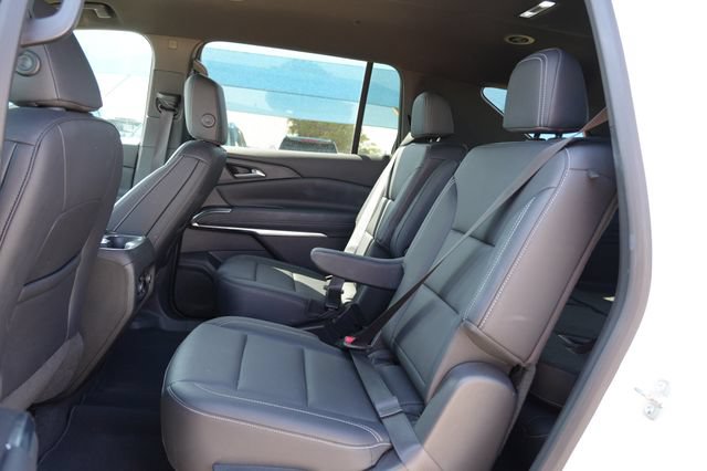 Used 2025 Chevrolet Traverse LT FWD image 7
