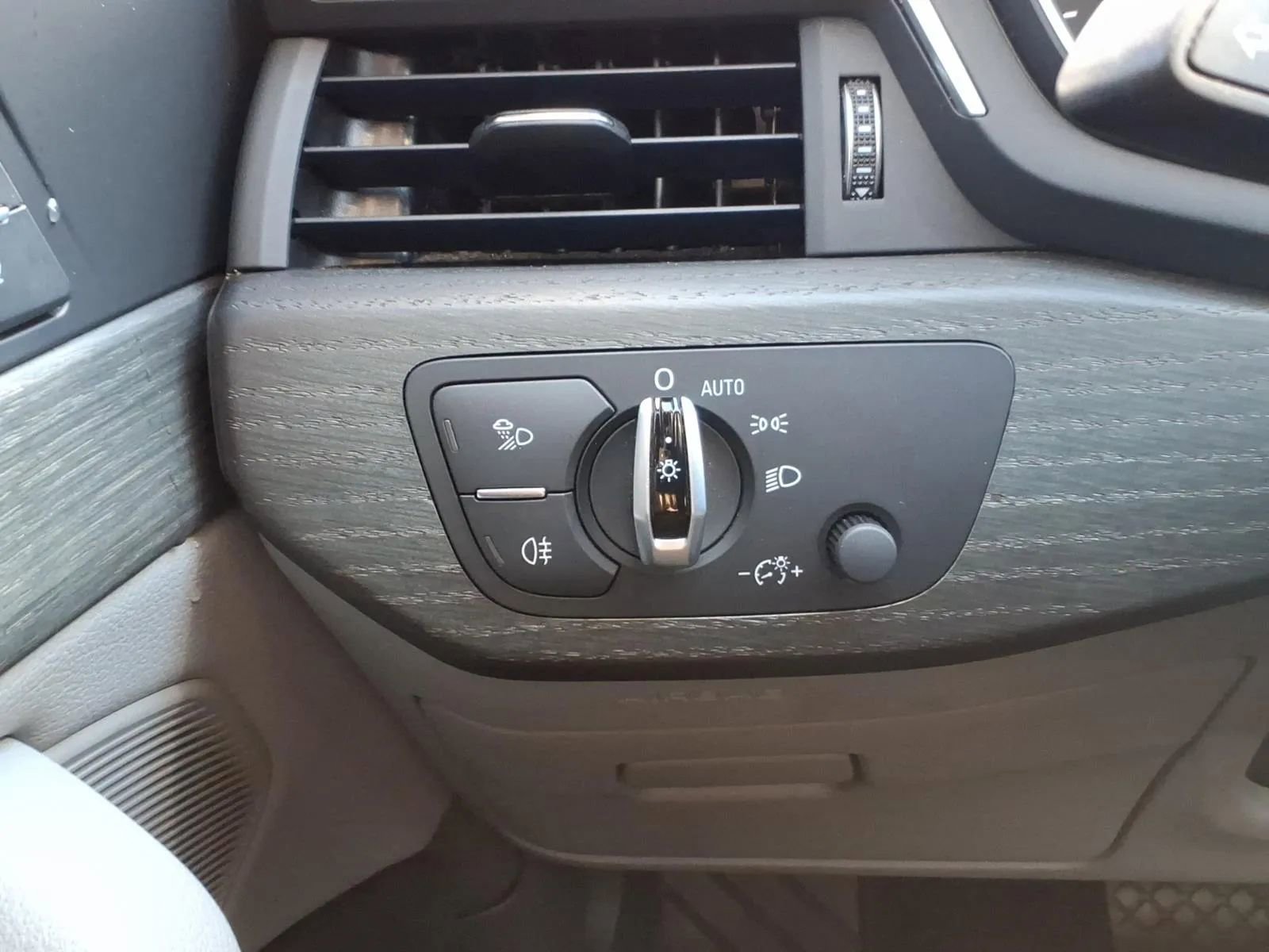 Used 2017 Audi A4 2.0T allroad Premium Plus w/ Technology Package image 28