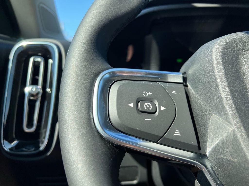 New 2026 Volvo XC40 B5 Plus w/ Protection Package Premier AWD/4WD image 12