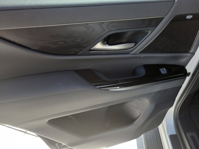 Used 2022 Lexus LX 600 4WD w/ Premium Package image 12