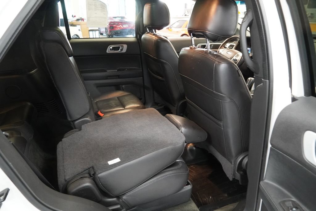 Used 2014 Ford Explorer XLT w/ Equipment Group 202A AWD/4WD image 24