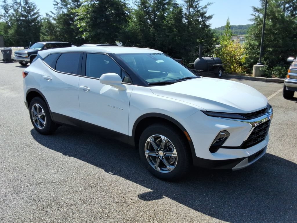 New 2026 Chevrolet Blazer LT FWD image 3