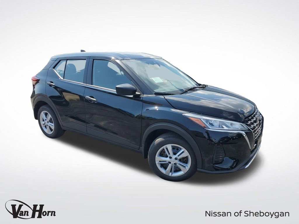 New 2025 Nissan Kicks Play S