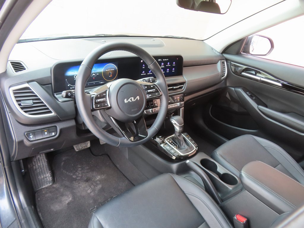 Used 2024 Kia Seltos EX image 28