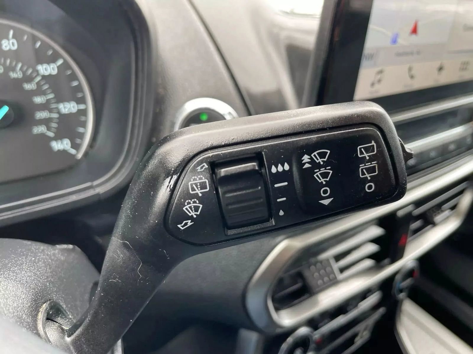 Used 2018 Ford EcoSport SE w/ SE Convenience Package image 36