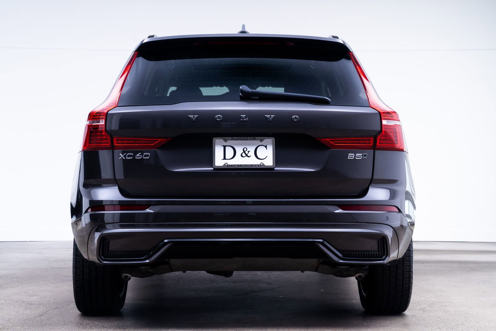 Used 2025 Volvo XC60 B5 Plus AWD/4WD image 5