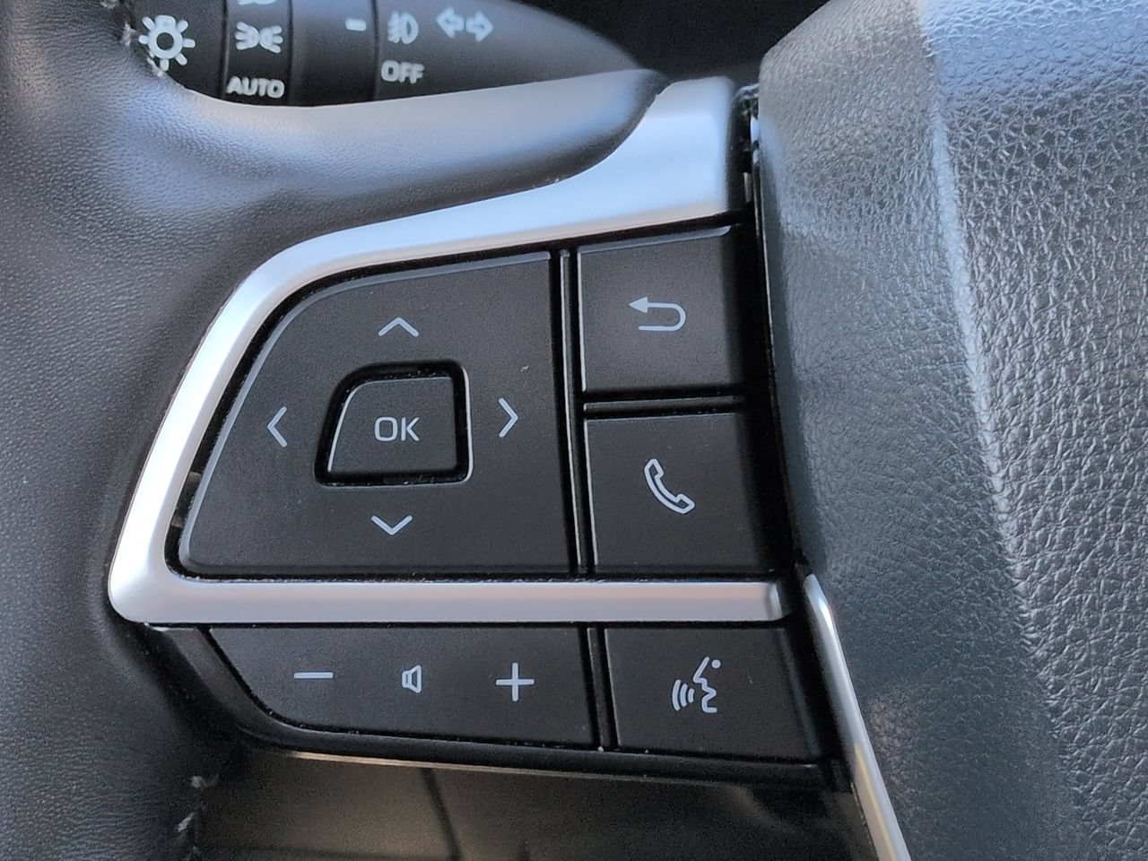 Used 2024 Toyota Highlander Platinum FWD image 24