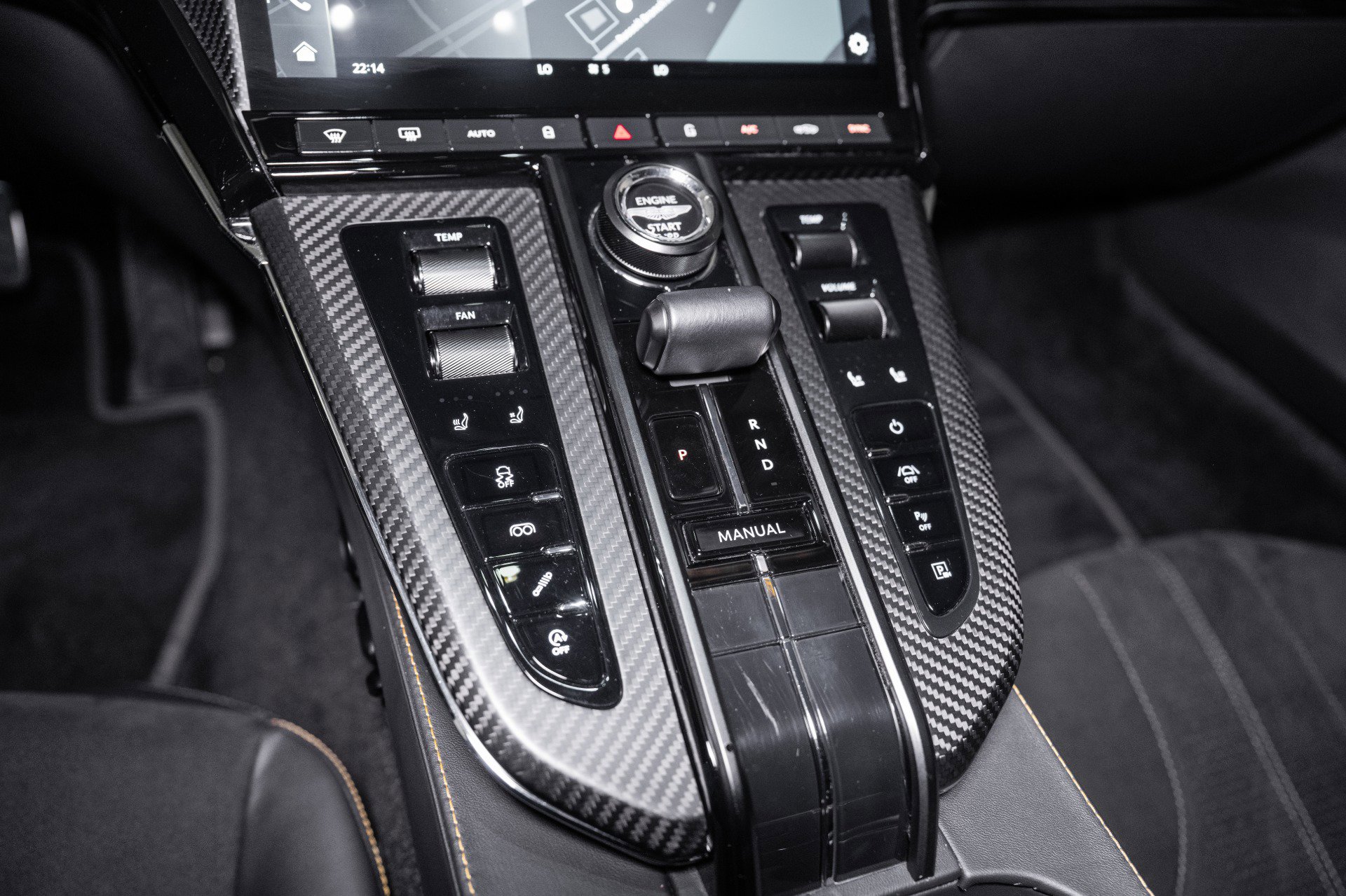 Used 2025 Aston Martin V8 Vantage Coupe image 35