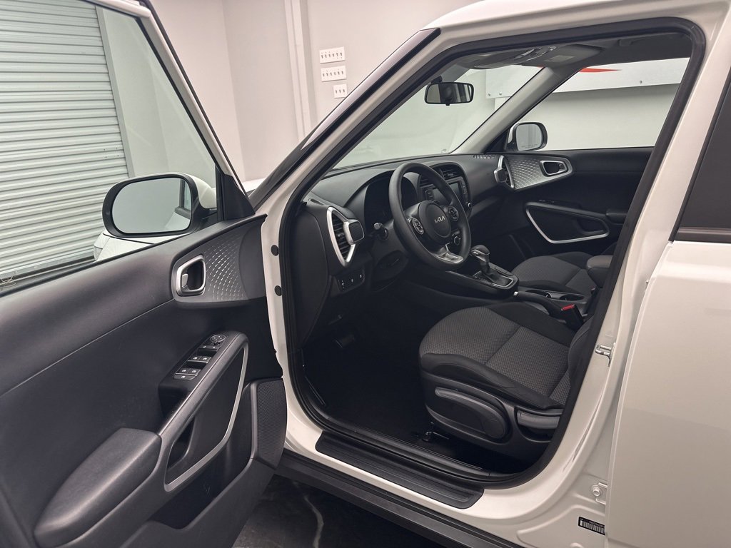 Used 2022 Kia Soul LX image 5