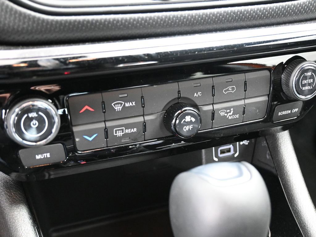 New 2026 Jeep Compass Latitude AWD/4WD image 18