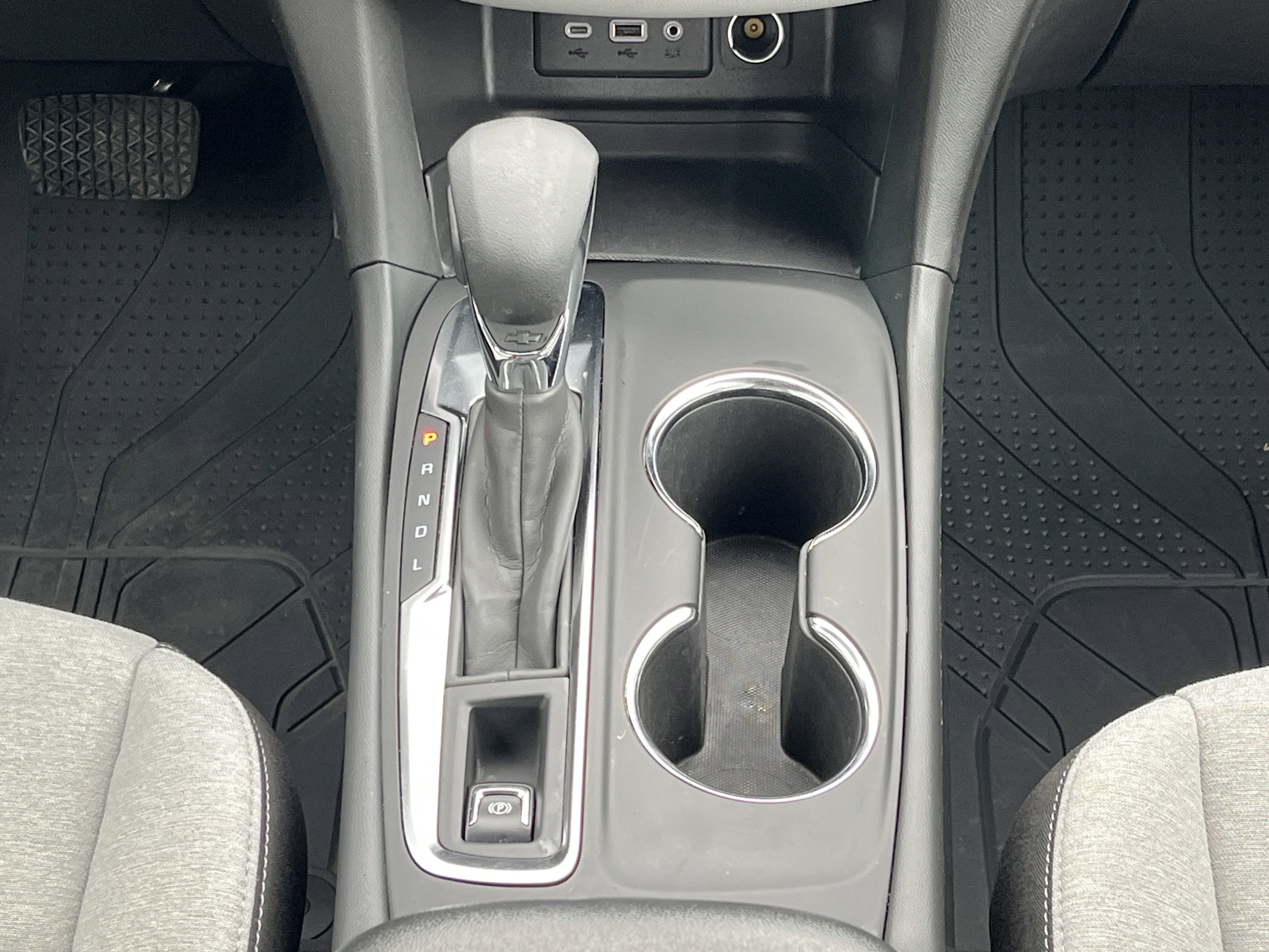 Used 2024 Chevrolet Equinox LS w/ LPO, Floor Liner Package FWD image 5