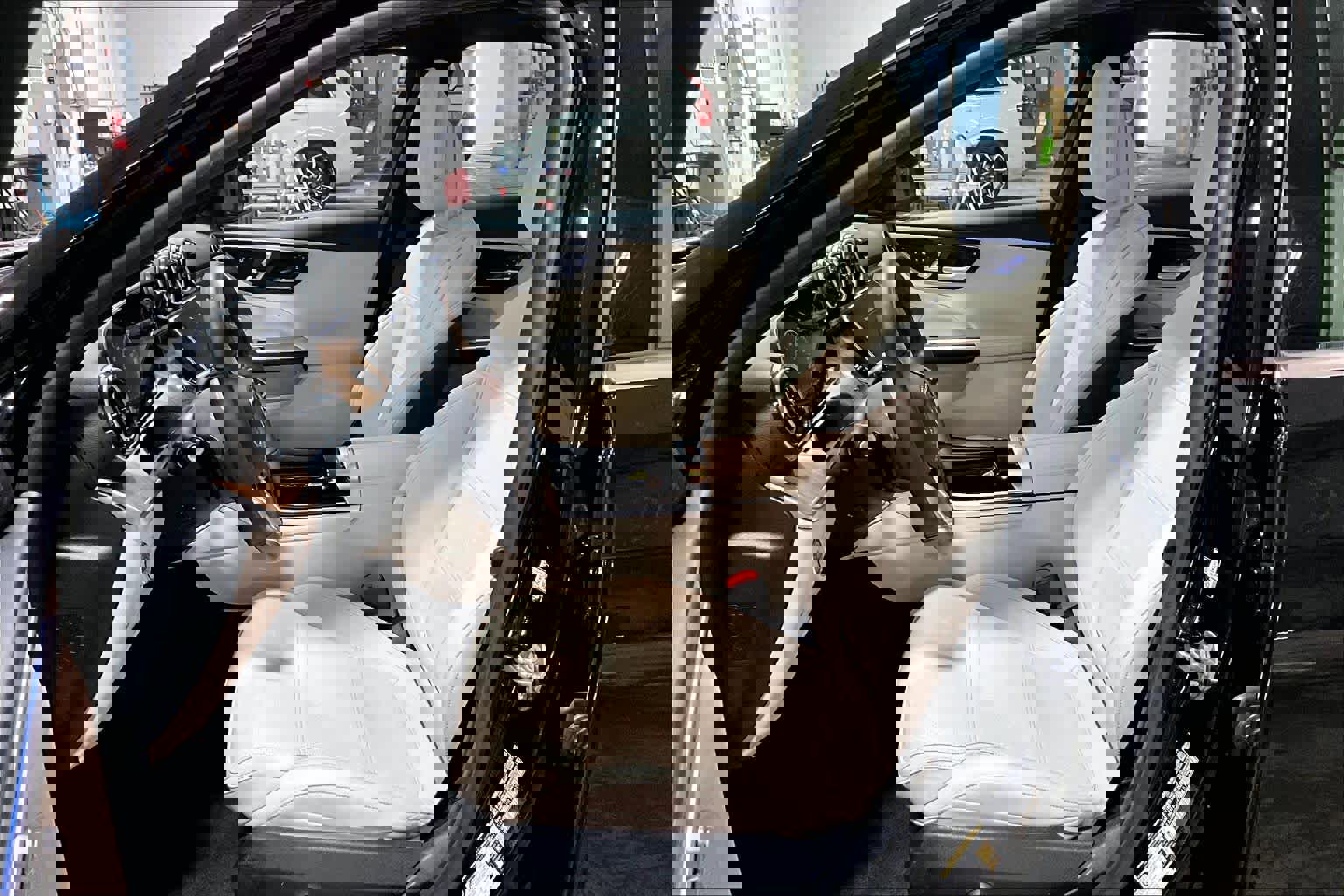 Used 2023 Mercedes-Benz C 300 4MATIC Sedan image 8