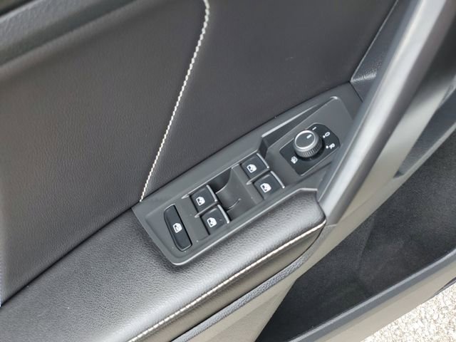Used 2022 Volkswagen Tiguan SE FWD image 21