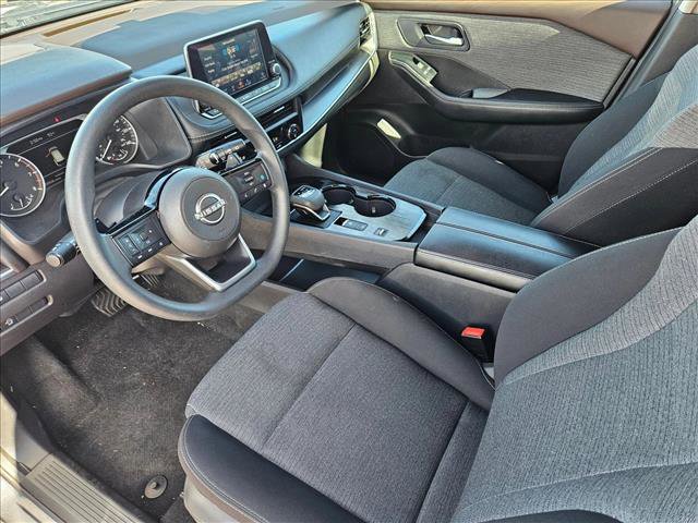 Used 2023 Nissan Rogue SV image 9