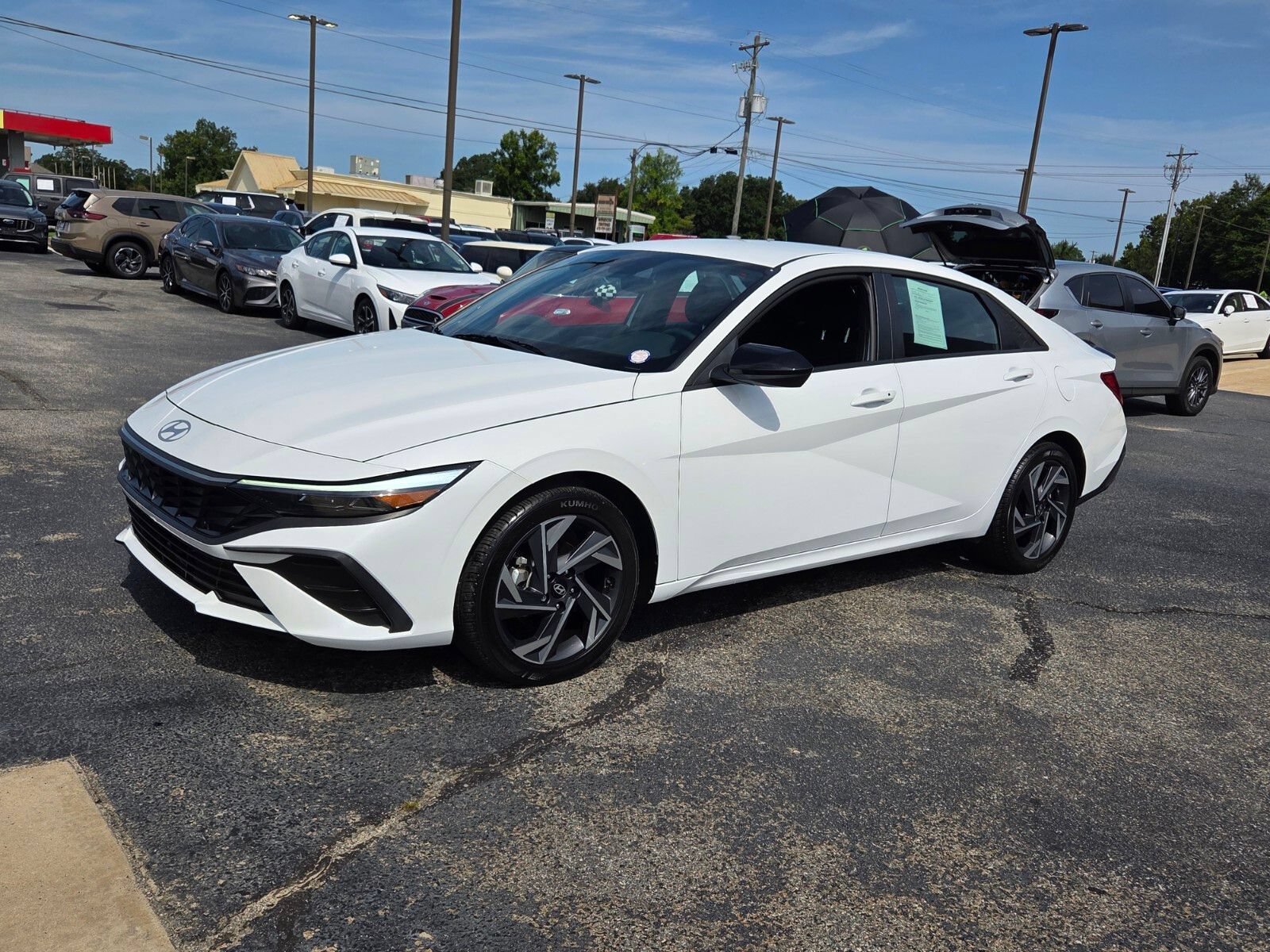 Certified 2025 Hyundai Elantra Sport FWD image 3