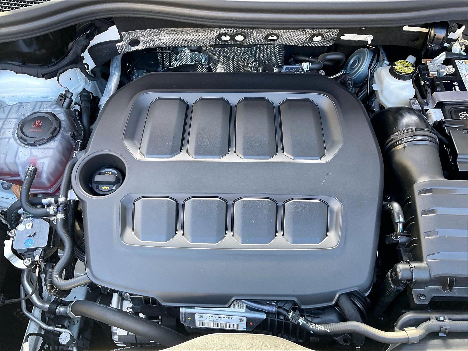 Certified 2025 Volkswagen Tiguan SE R-Line AWD/4WD image 32