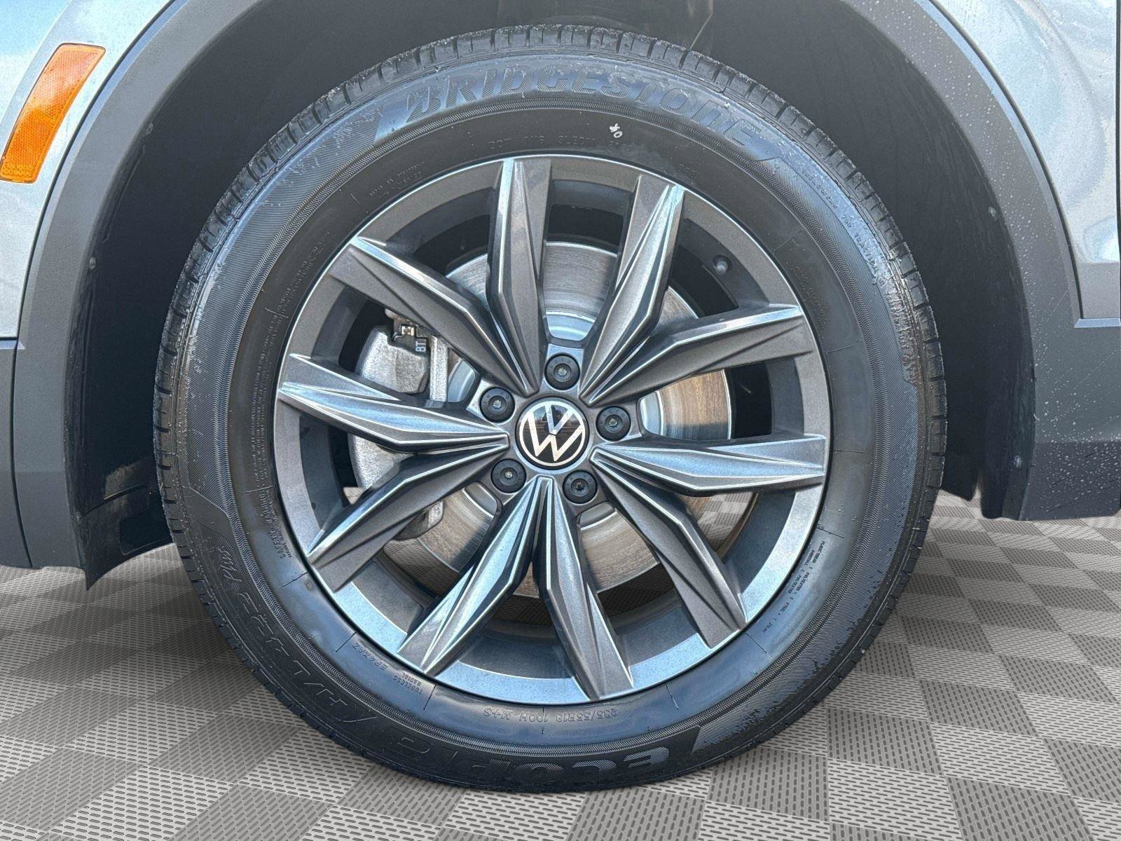 Used 2023 Volkswagen Tiguan SE w/ Panoramic Sunroof Package AWD/4WD image 9