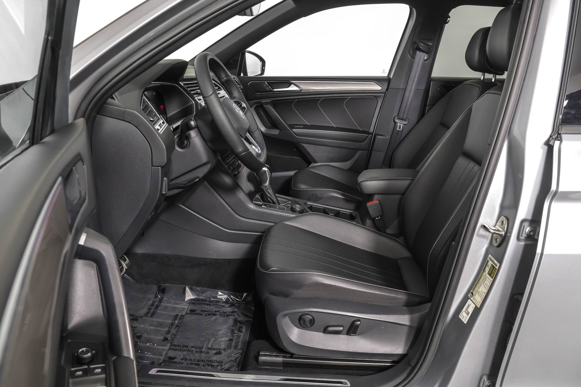 Used 2022 Volkswagen Tiguan SE R-Line image 6