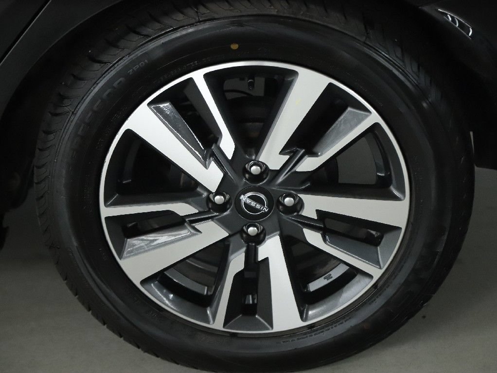 Used 2025 Nissan Versa SV w/ Trunk Package FWD image 38