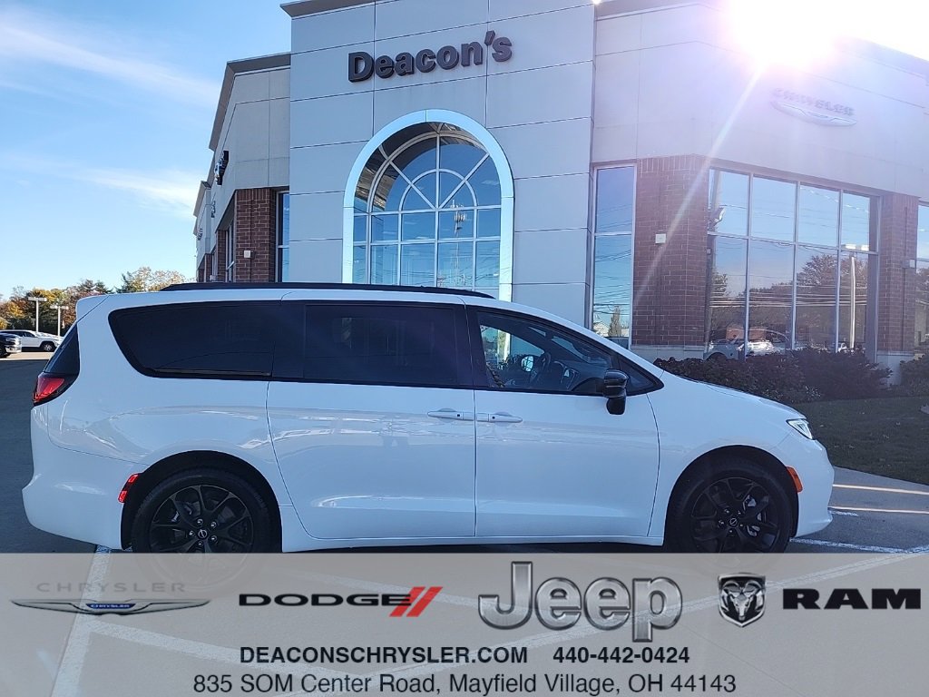 Certified 2025 Chrysler Pacifica Limited