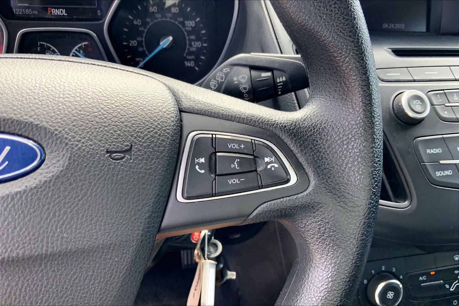 Used 2015 Ford Focus SE FWD image 25