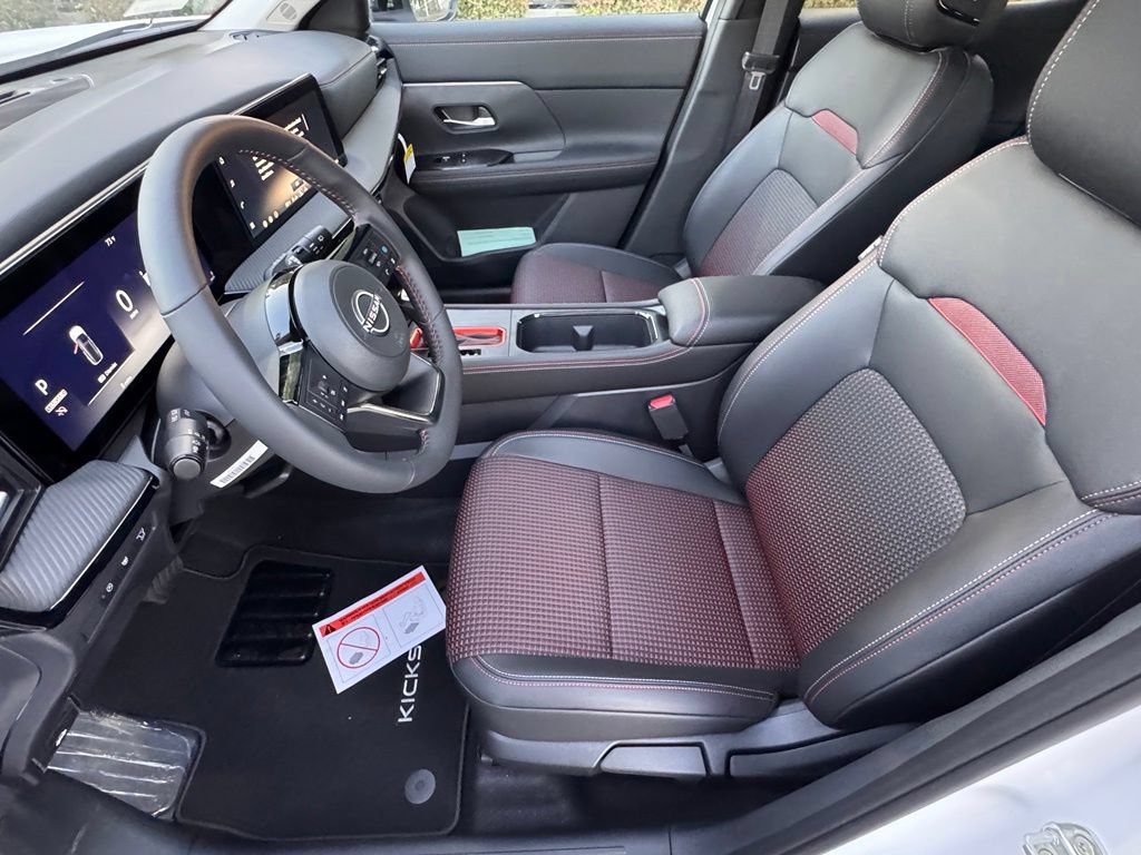 New 2026 Nissan Kicks SR w/ SR Premium Package FWD image 11