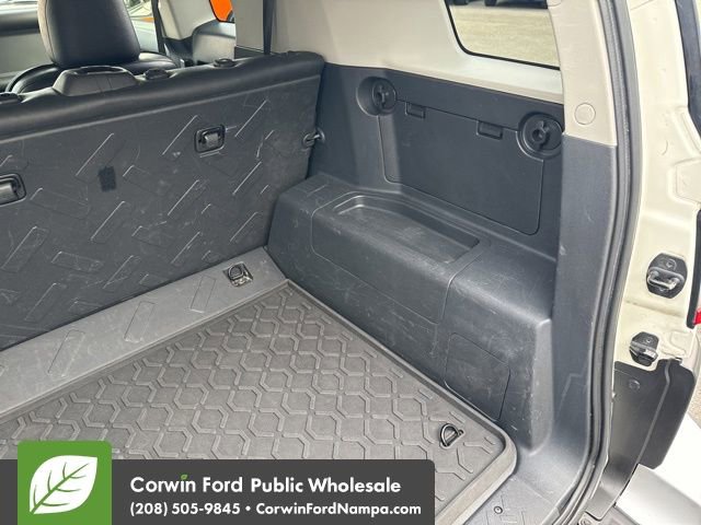 Used 2012 Toyota FJ Cruiser 4WD image 32