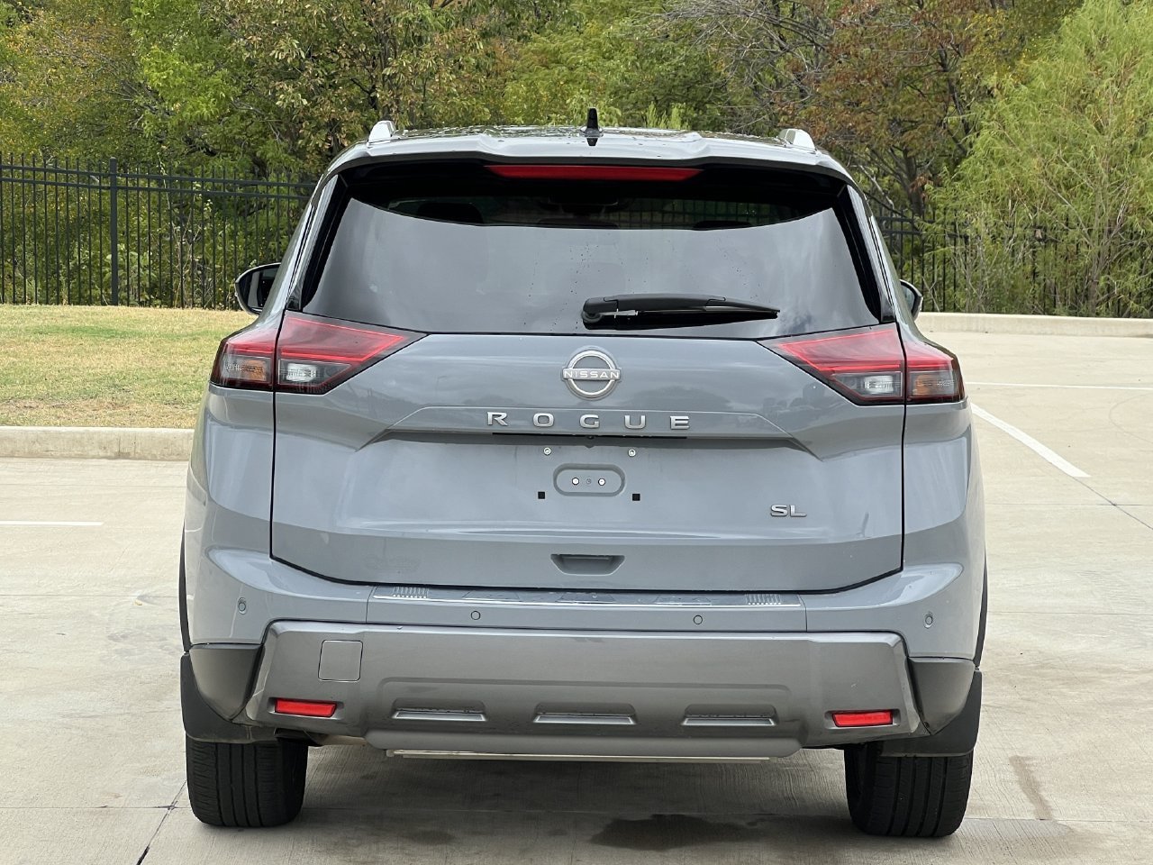 Used 2024 Nissan Rogue SL w/ SL Premium Package FWD image 4