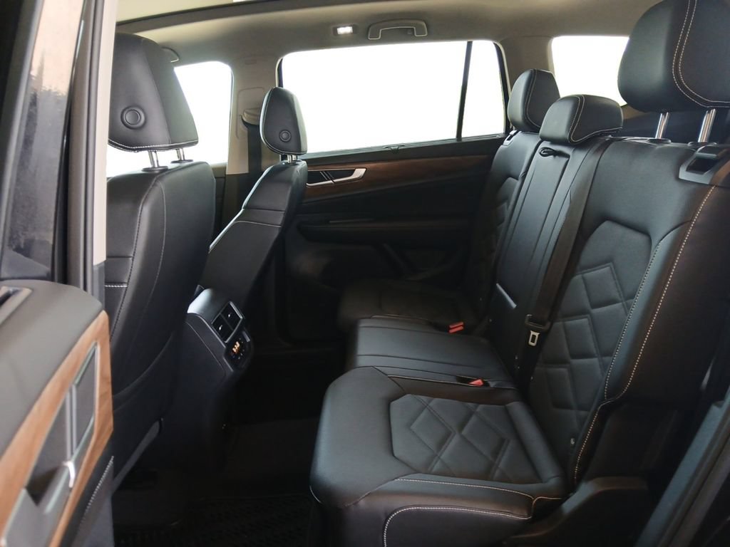 Used 2025 Volkswagen Atlas SE FWD image 13