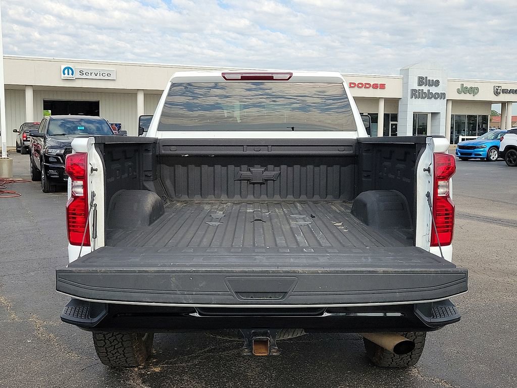 Used 2023 Chevrolet Silverado 2500 Custom w/ Gooseneck/5TH Wheel Package AWD/4WD image 8
