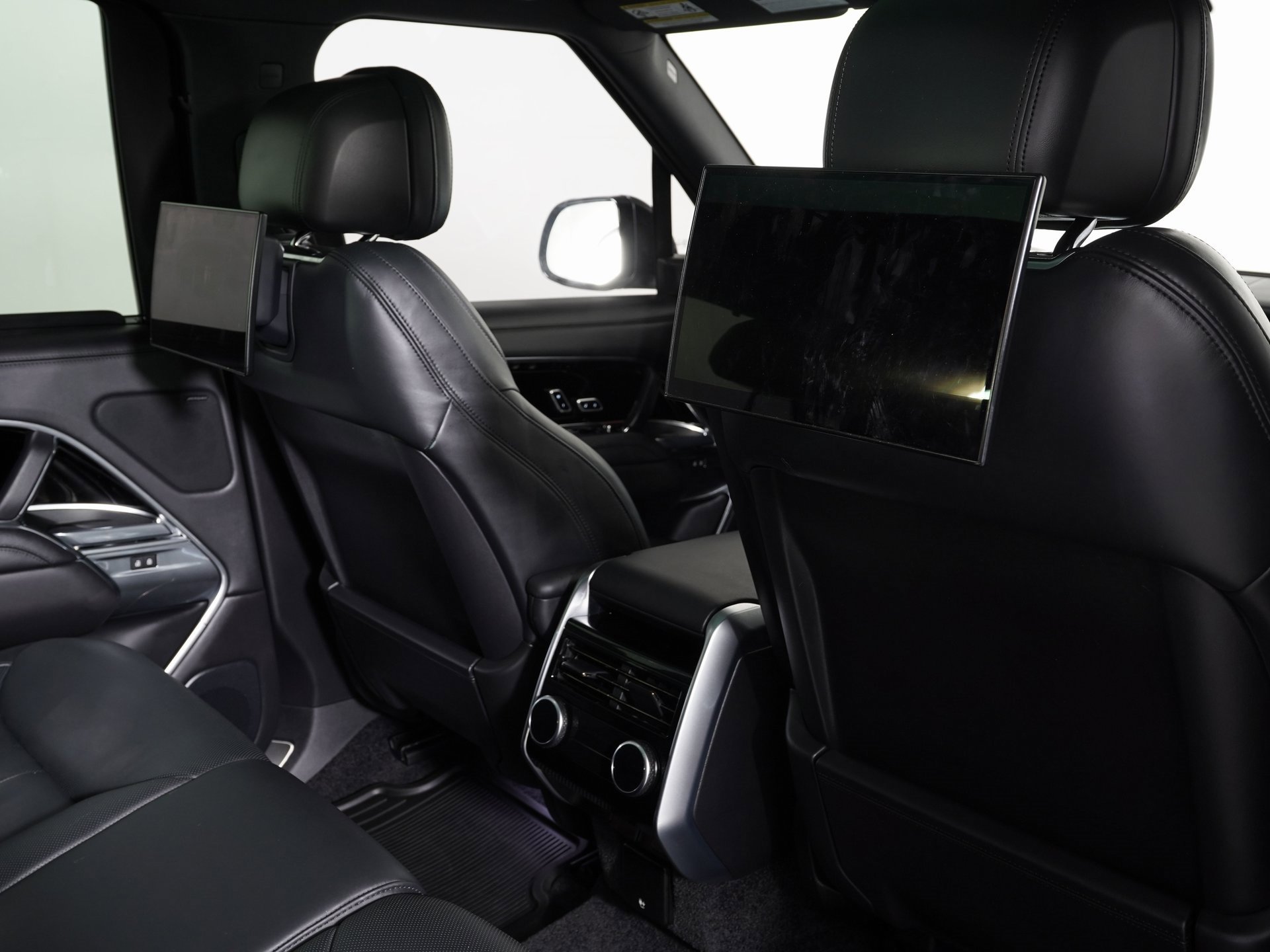 Used 2023 Land Rover Range Rover SE image 7