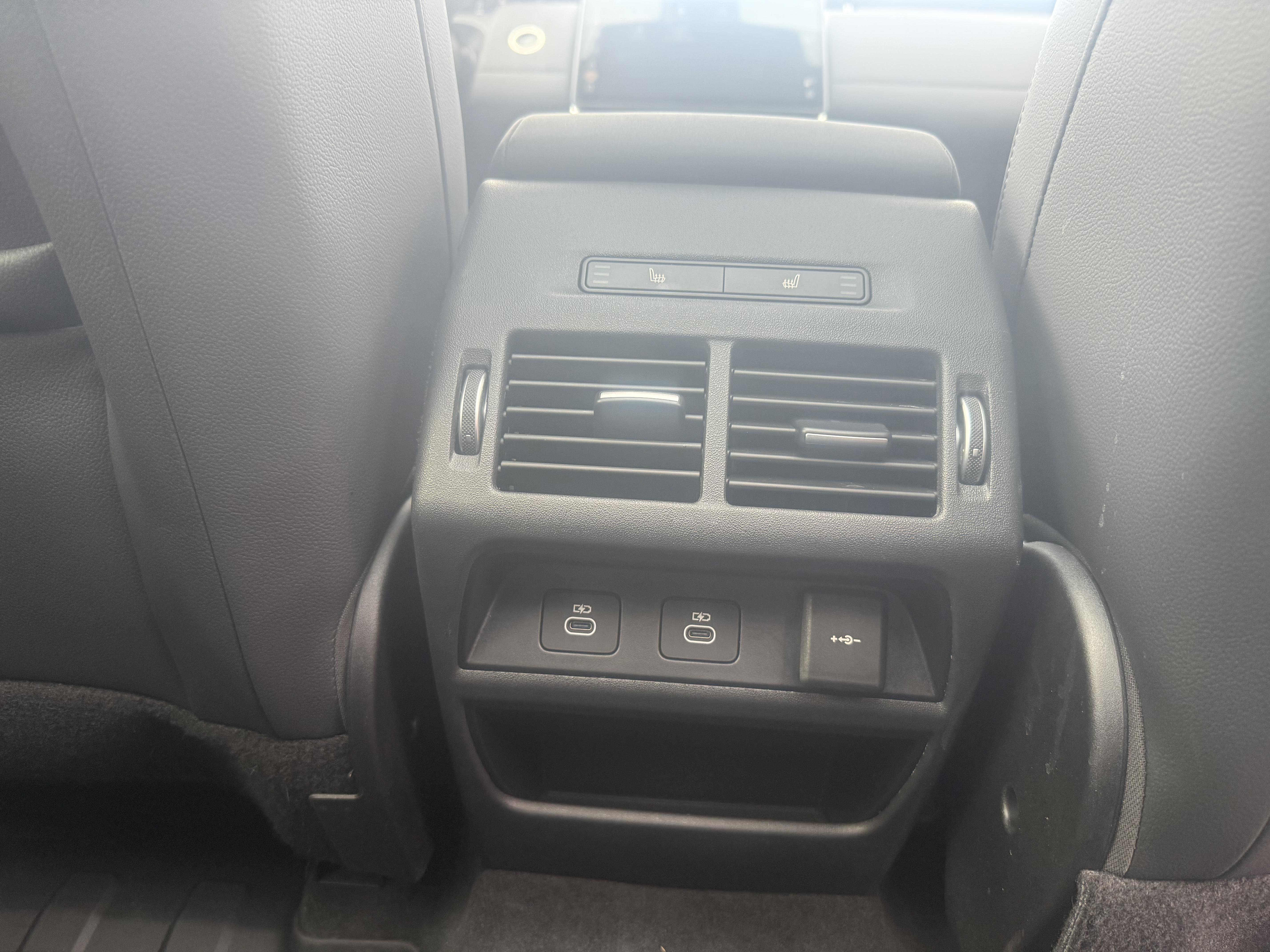 Used 2025 Land Rover Discovery Sport Dynamic SE image 40