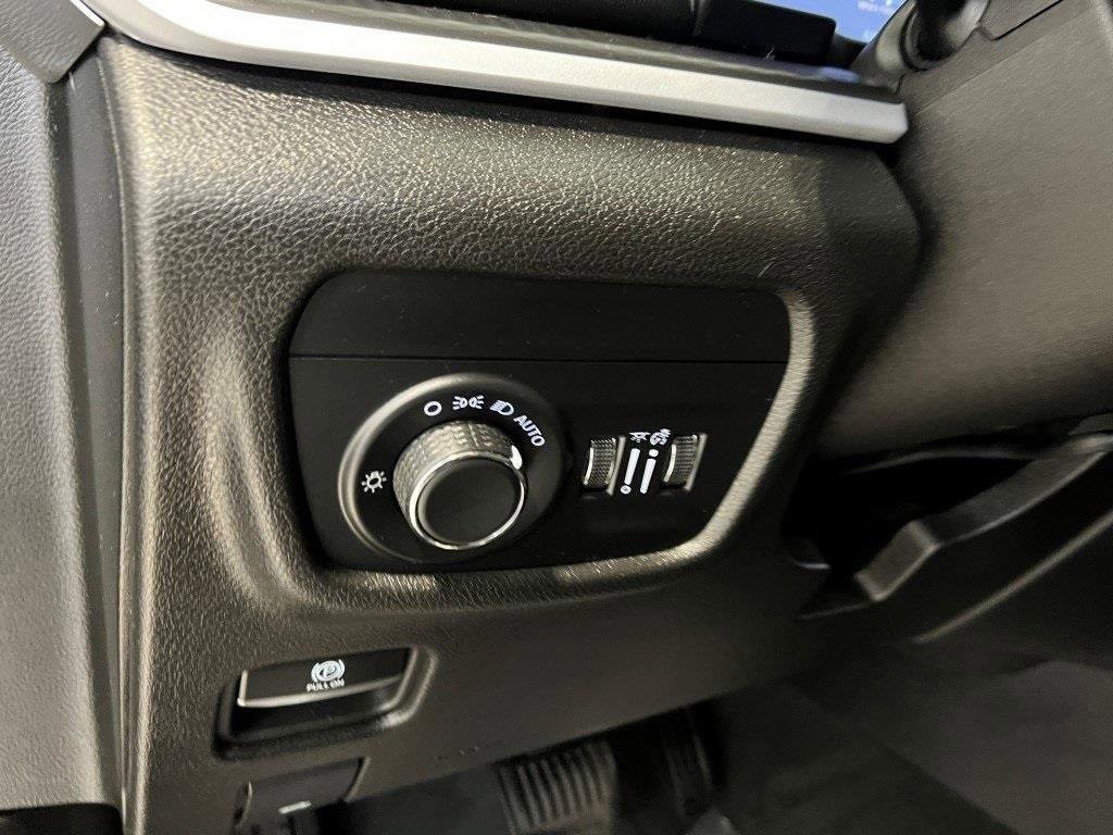 Used 2024 Jeep Grand Cherokee Altitude image 32