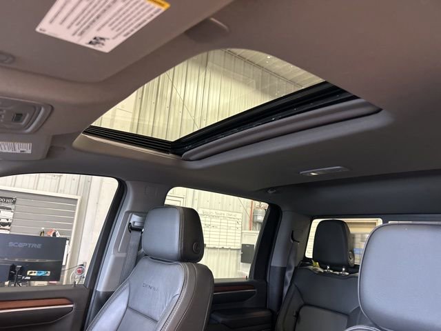 Used 2025 GMC Sierra 3500 Denali w/ Denali Reserve Package image 35