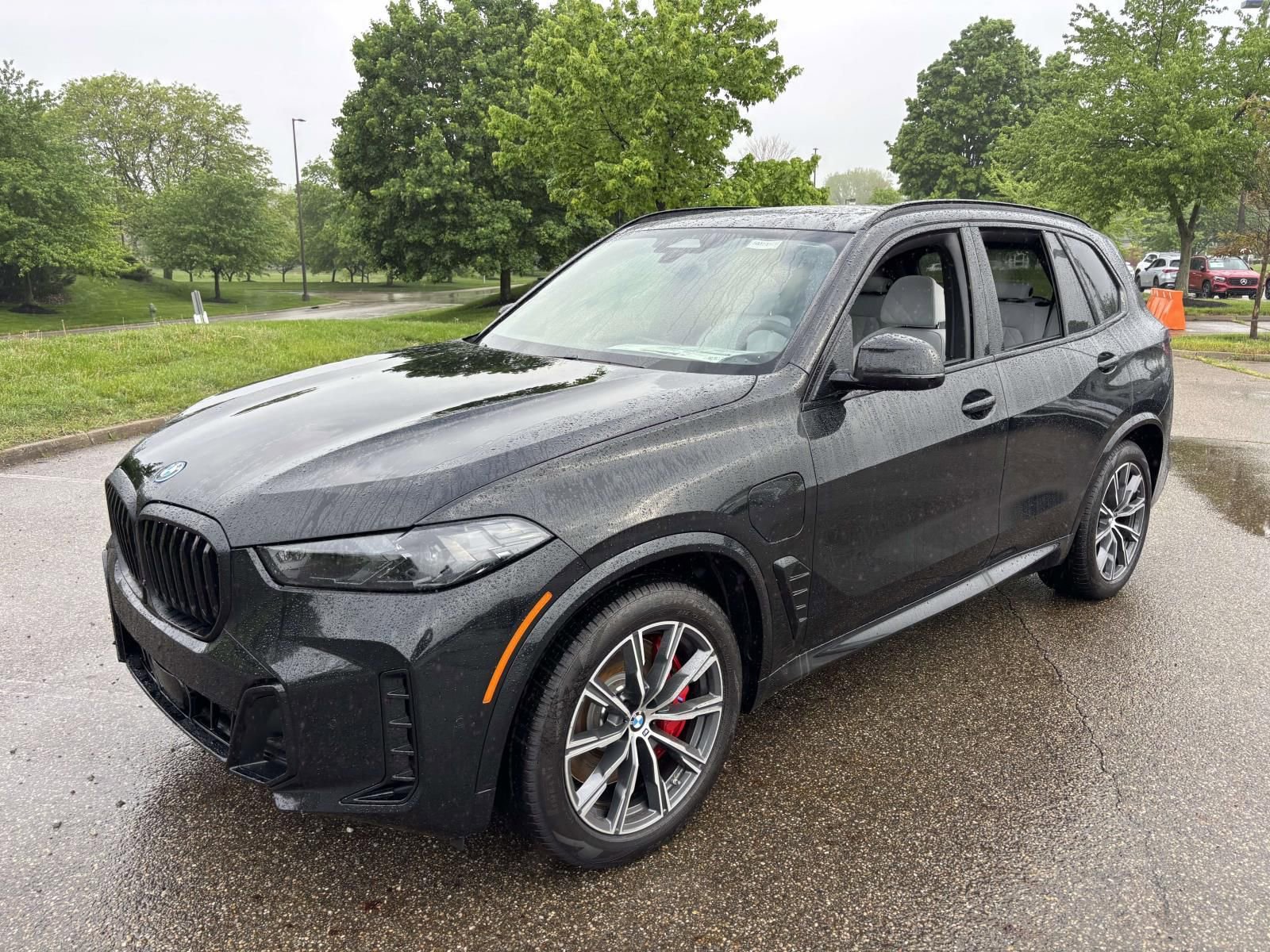 New 2026 BMW X5 xDrive50e w/ M Sport Package AWD/4WD image 1
