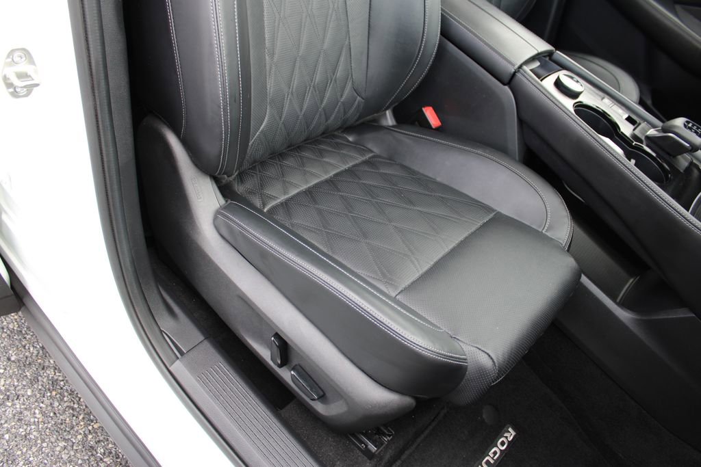 Used 2022 Nissan Rogue Platinum w/ Head-Up Display Package image 24