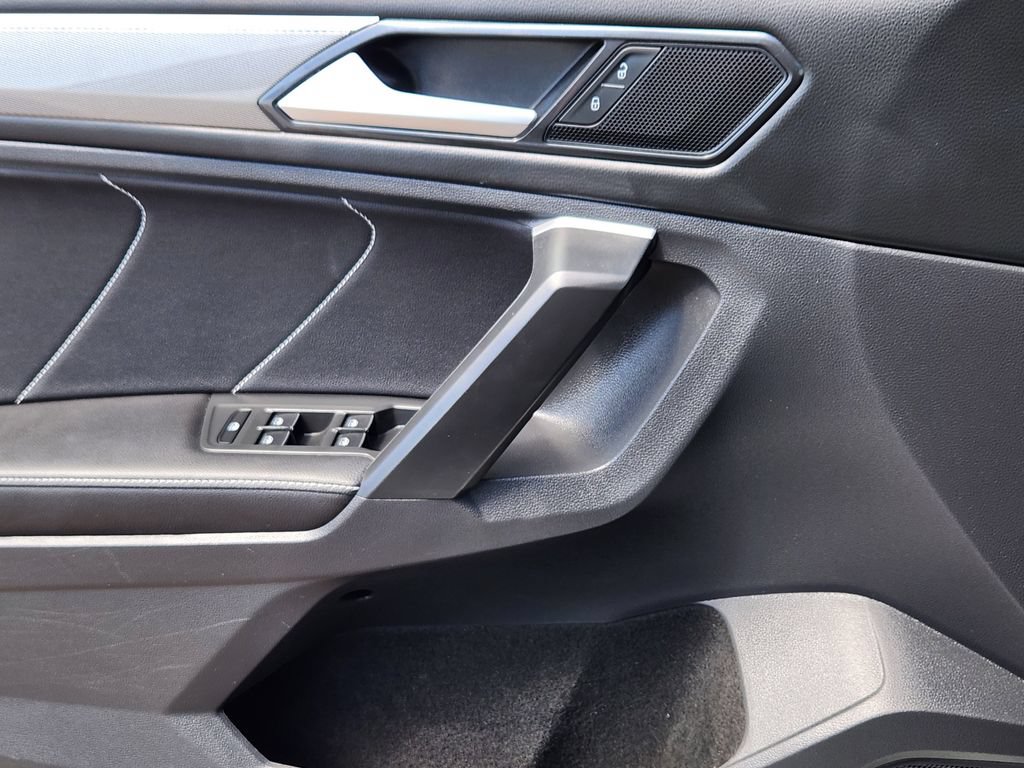 Used 2023 Volkswagen Tiguan SE R-Line AWD/4WD image 13