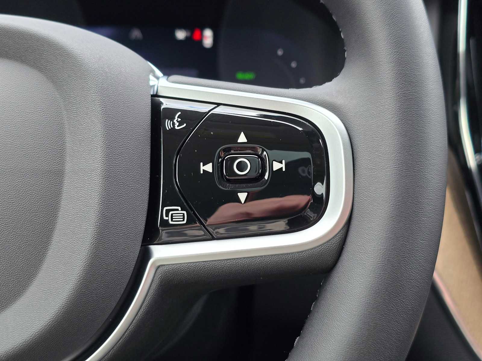 New 2026 Volvo XC60 T8 Plus w/ Protection Package Premier image 28