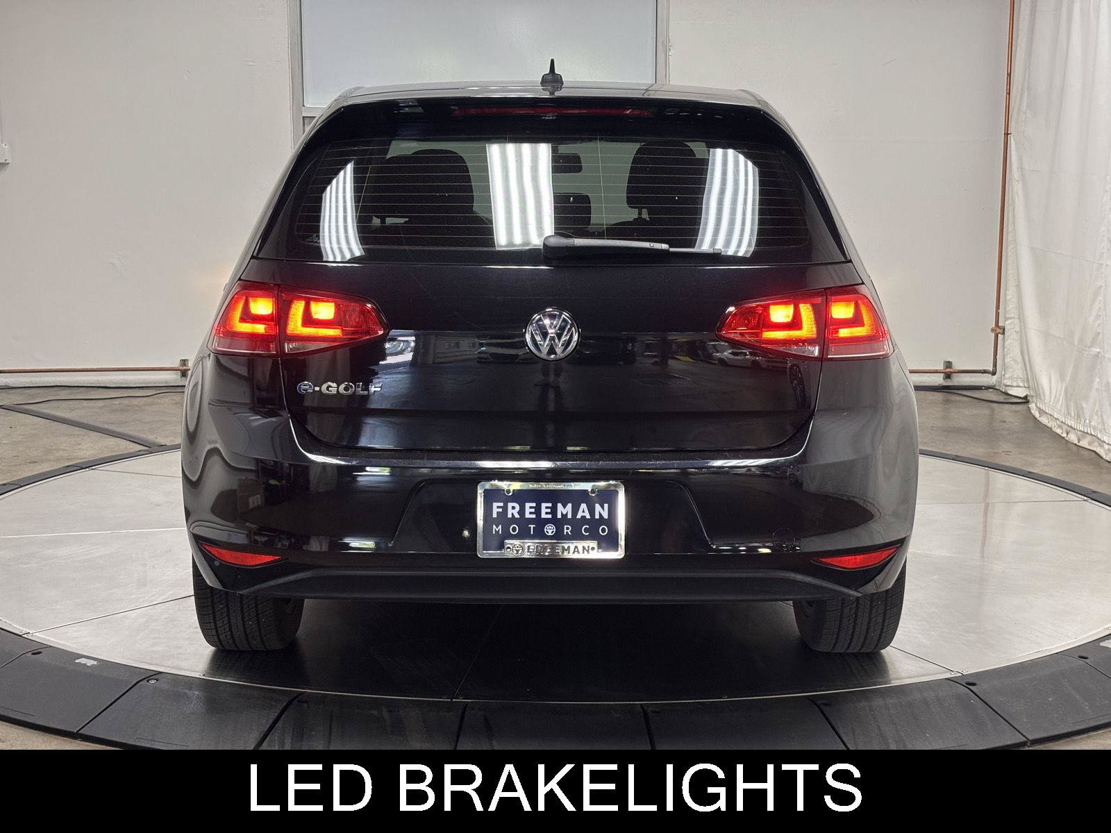 Used 2016 Volkswagen e-Golf SE w/ DC Fast Charging Package FWD image 8