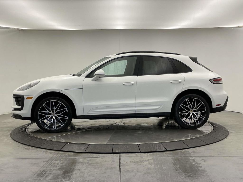 Used 2023 Porsche Macan image 2