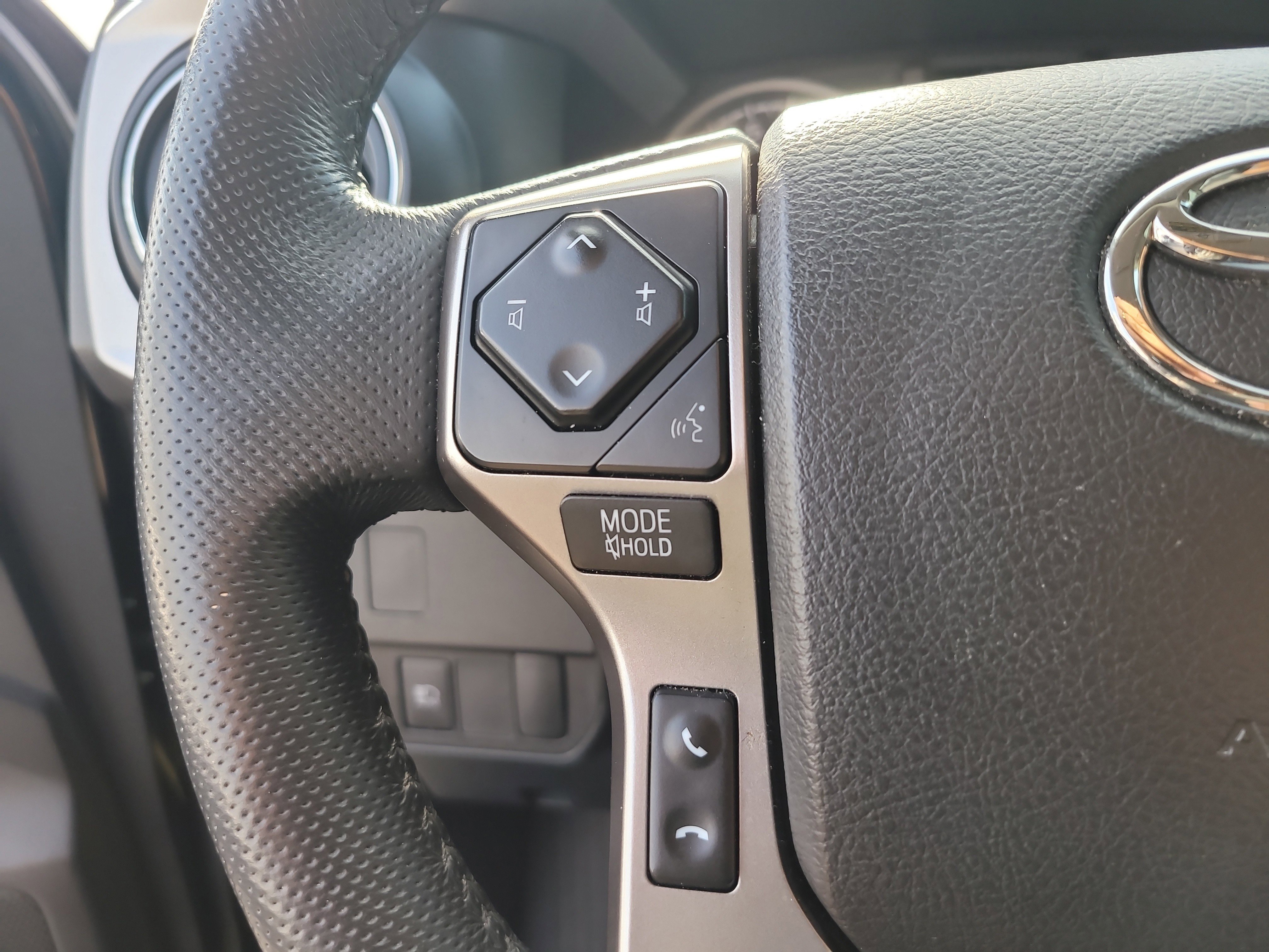 Used 2023 Toyota Tacoma SR5 w/ Technology Package AWD/4WD image 27