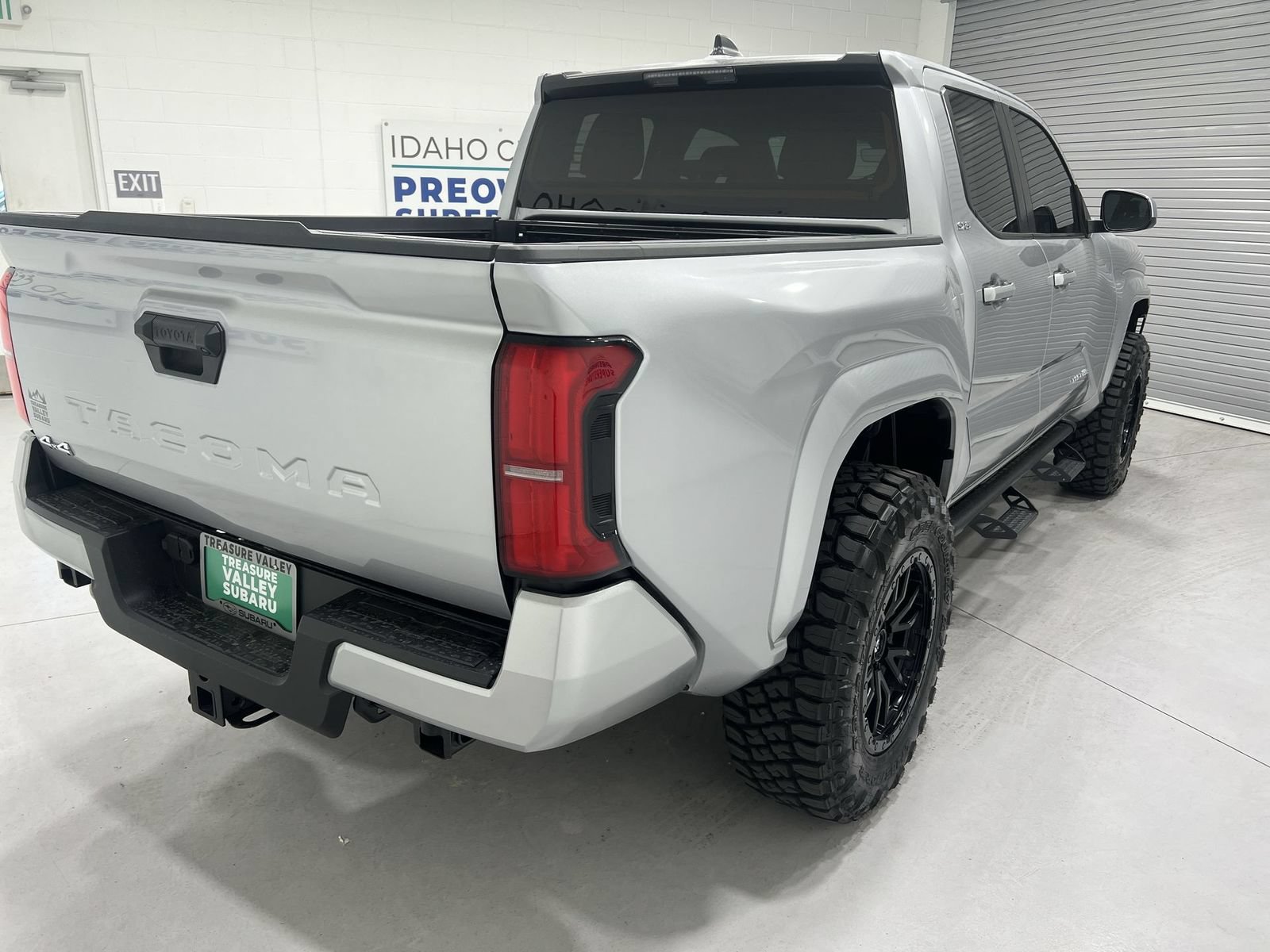 Used 2025 Toyota Tacoma SR5 AWD/4WD image 8