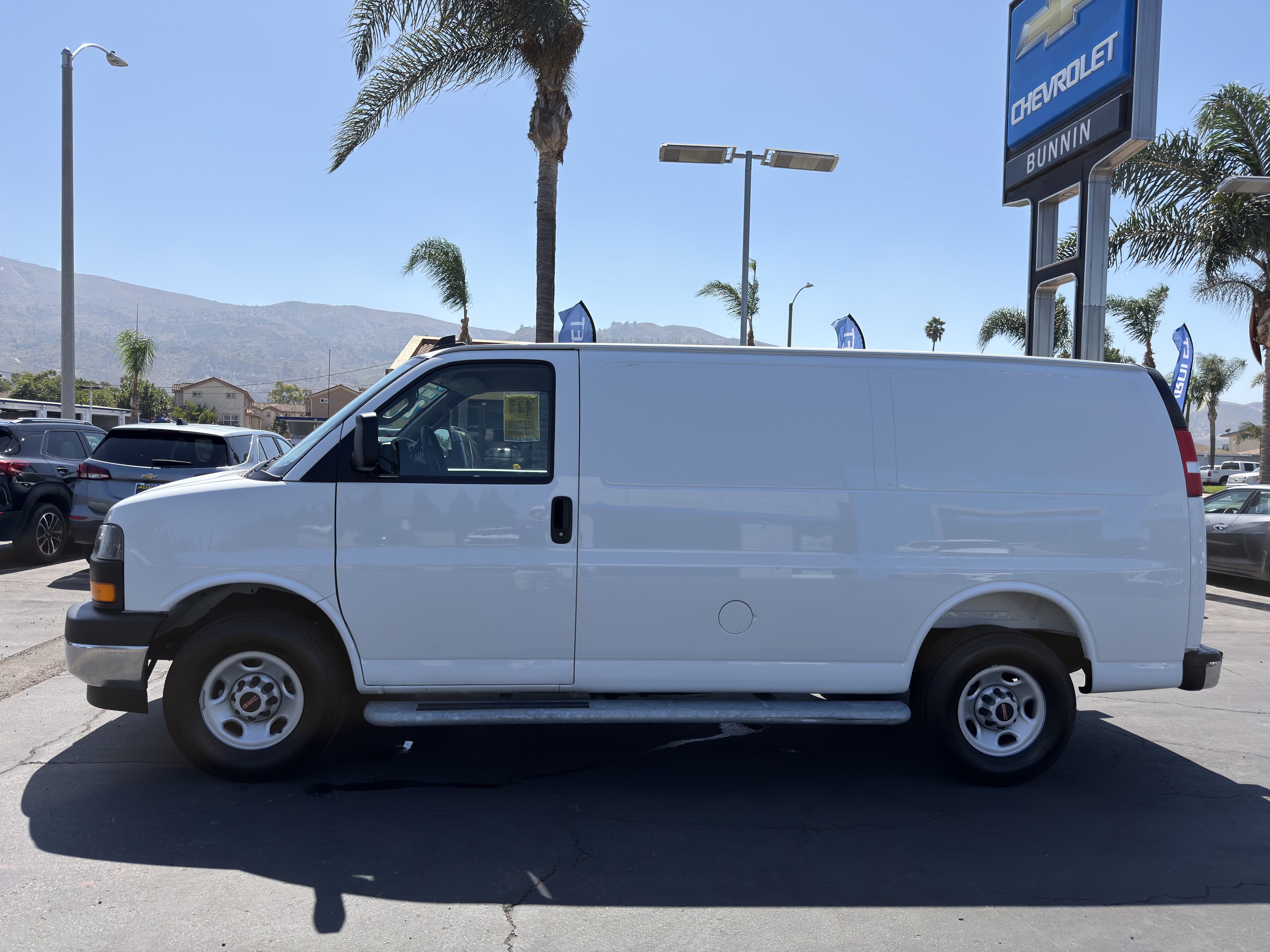 Used 2025 GMC Savana 2500 w/ Driver Convenience Package RWD image 5